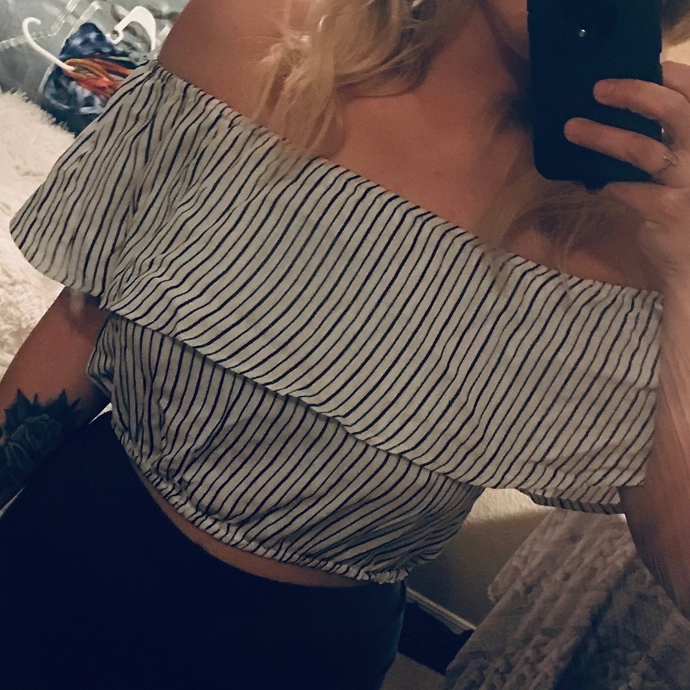 Off the shoulder stripped top!